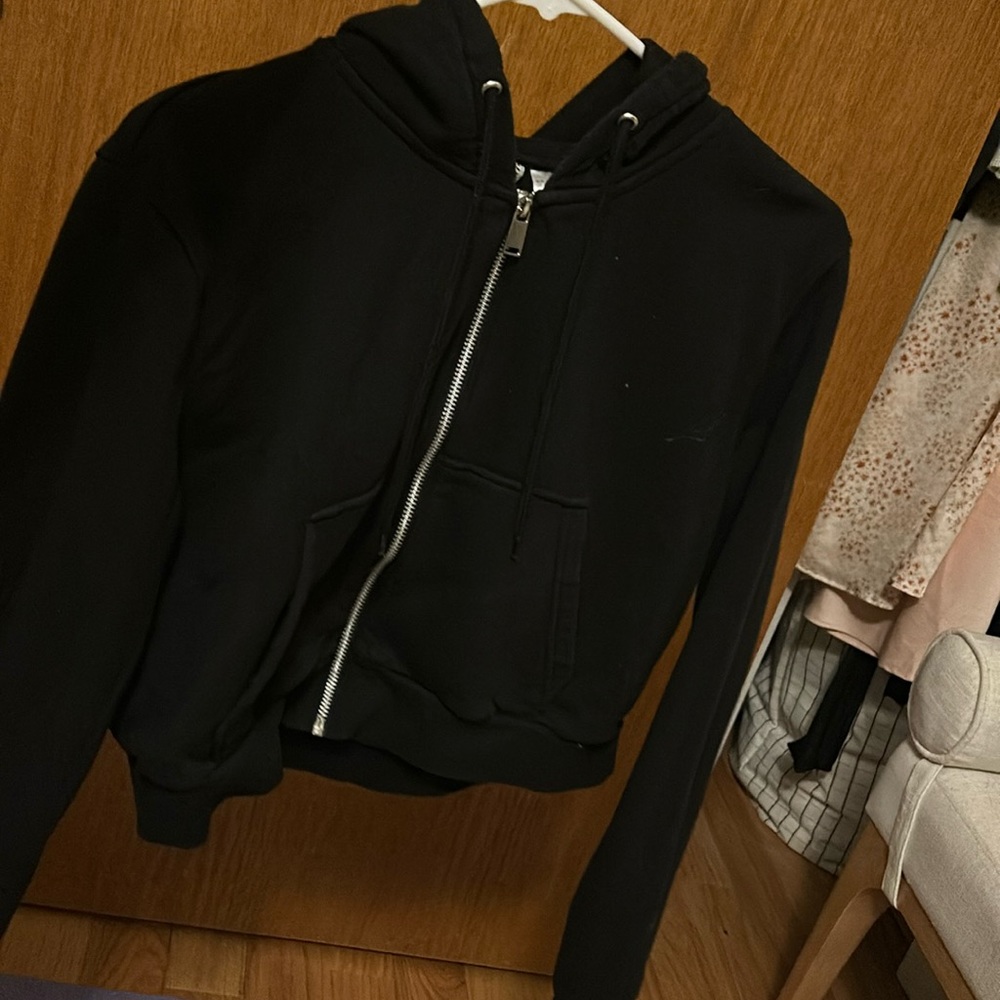 H&M Black Cropped sweatshirt size XL